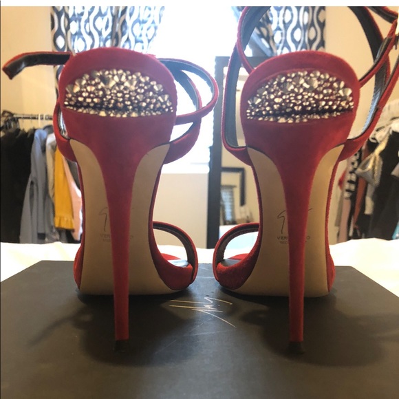 Heels - Picture 3 of 3